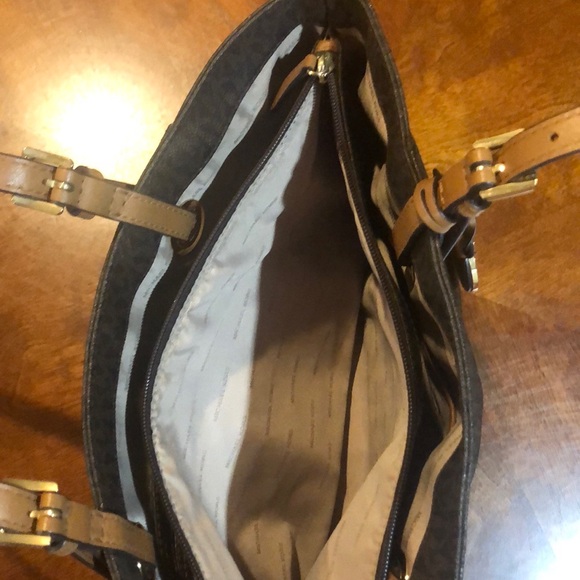 Michael Kors Jet Set East West Leather Tote - Picture 3 of 5